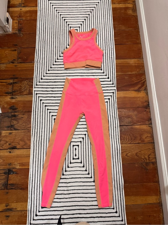 Wilo The Label Pants - Neon Pink High-Waist Colorblock Leggings & Sports Bra Set